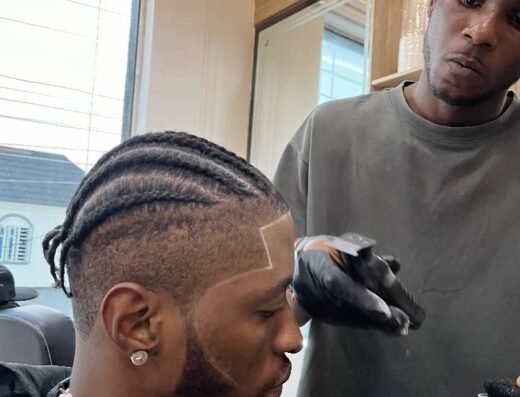 Elozino Unisex Salon & Sports Lounge