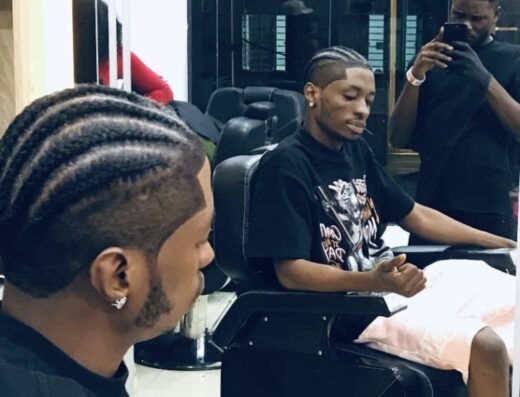 Elozino Unisex Salon & Sports Lounge